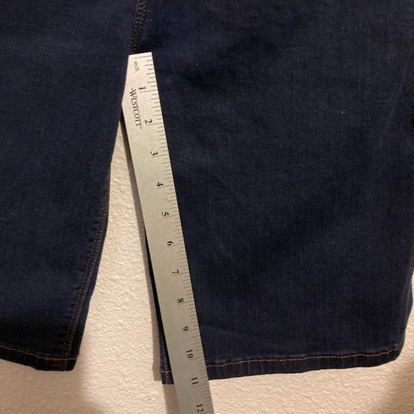 Lee women's size 12 medium dark blue modern series midrise fit bermuda shorts - Picture 5 of 8